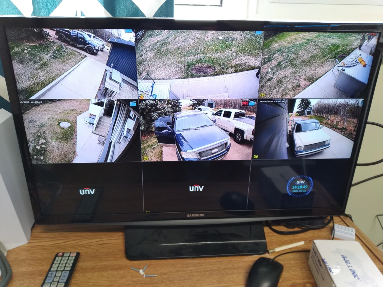 Uniview Sécurité résidentielle caméra feeds displayed sur un local surveiller